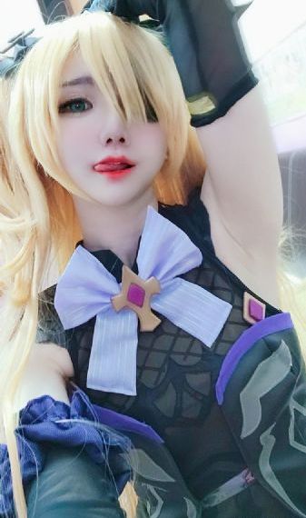 校阅女孩河野悦子
